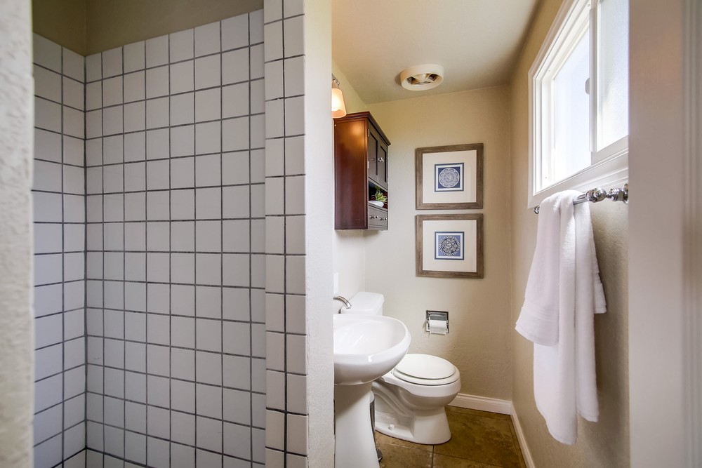 Virtual tour photo 16 of 32 for 6318 Birchwood St