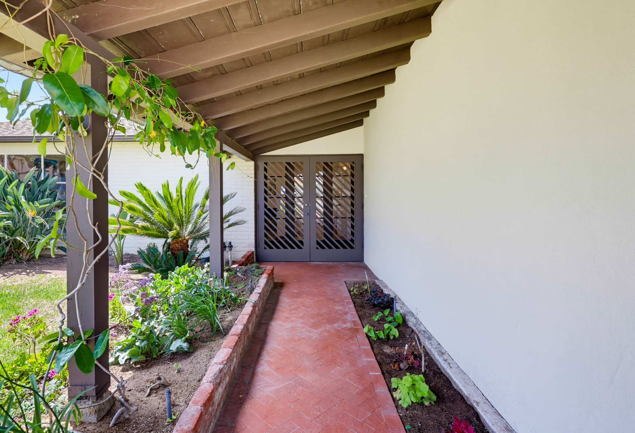 Virtual tour photo 6 of 84 for 6330 Avenida Cresta