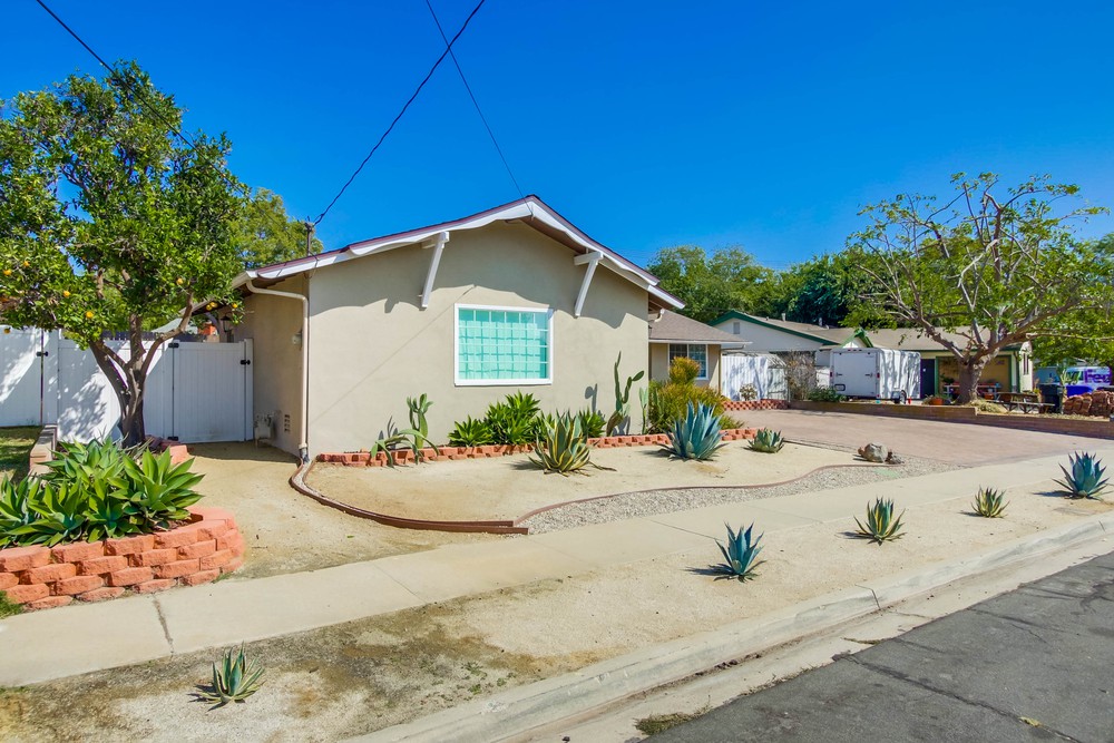 Virtual tour photo 4 of 44 for 6331 Arms Lake Ave