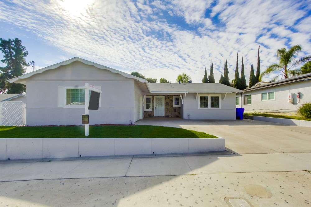 Virtual tour photo 3 of 44 for 6332 E Lake Dr