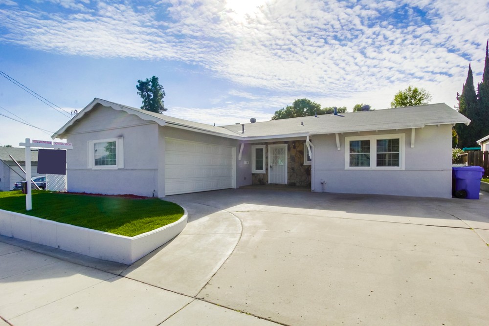 Virtual tour photo 4 of 44 for 6332 E Lake Dr