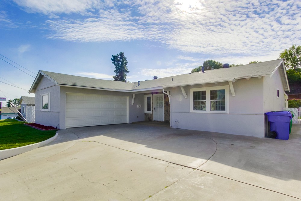 Virtual tour photo 5 of 44 for 6332 E Lake Dr