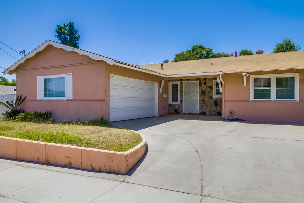 Virtual tour photo 3 of 37 for 6332 E Lake Dr
