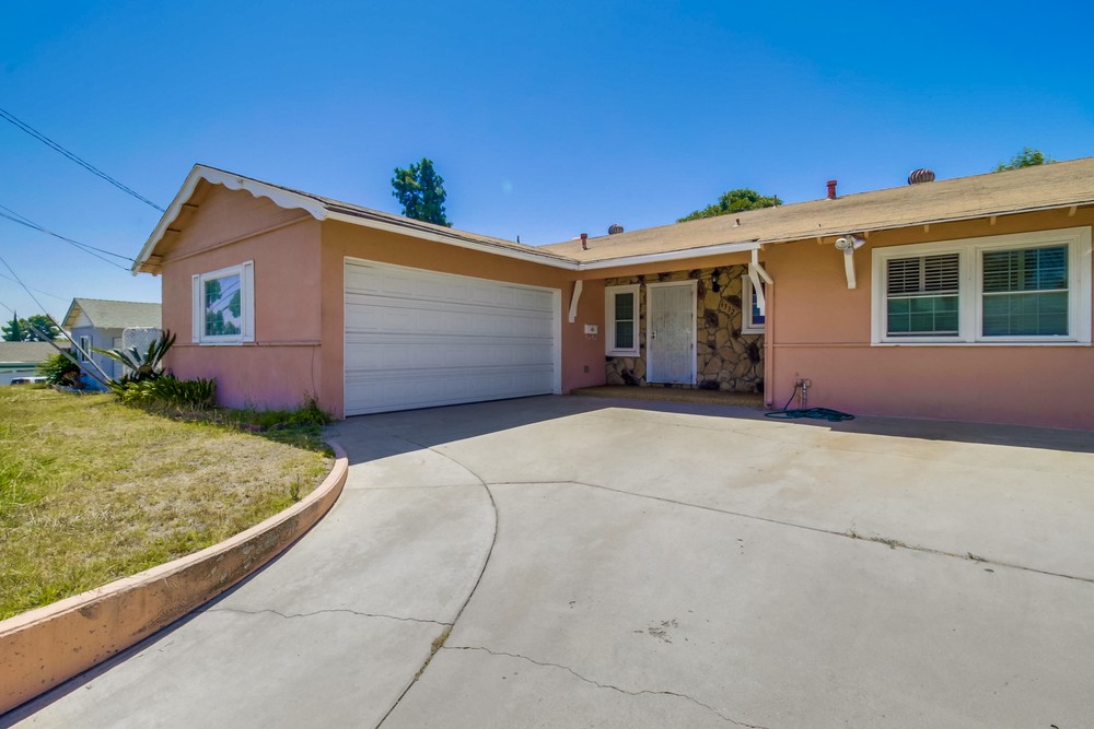 Virtual tour photo 5 of 37 for 6332 E Lake Dr