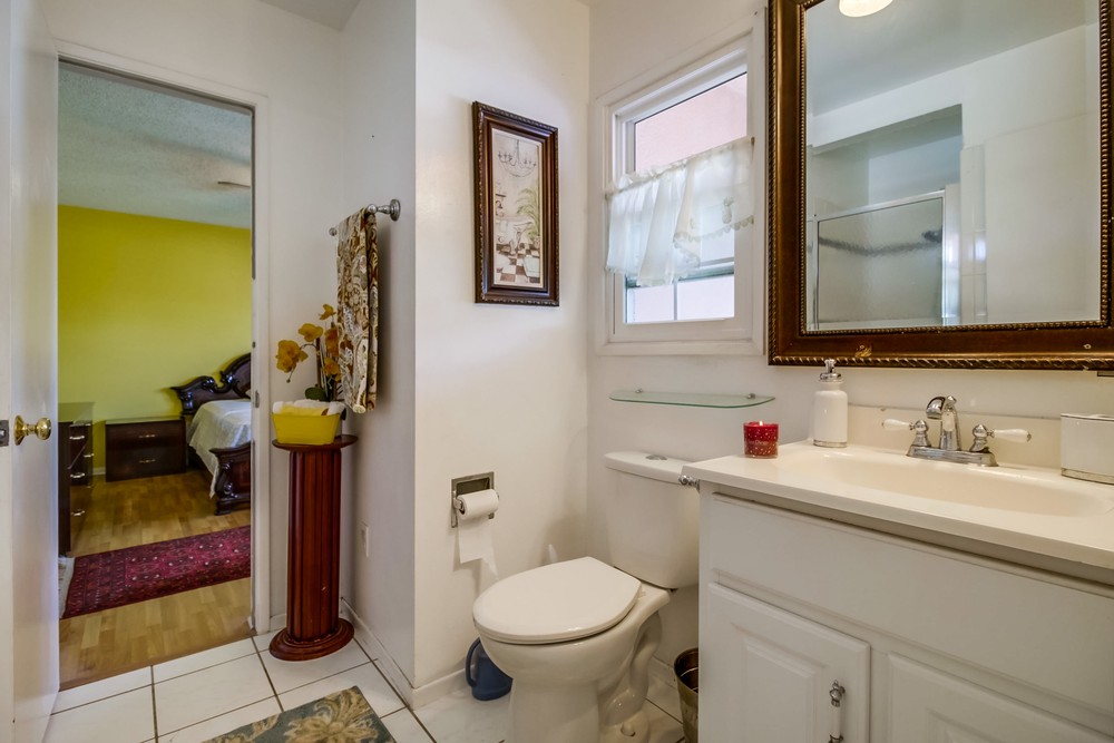 Virtual tour photo 22 of 37 for 6332 E Lake Dr