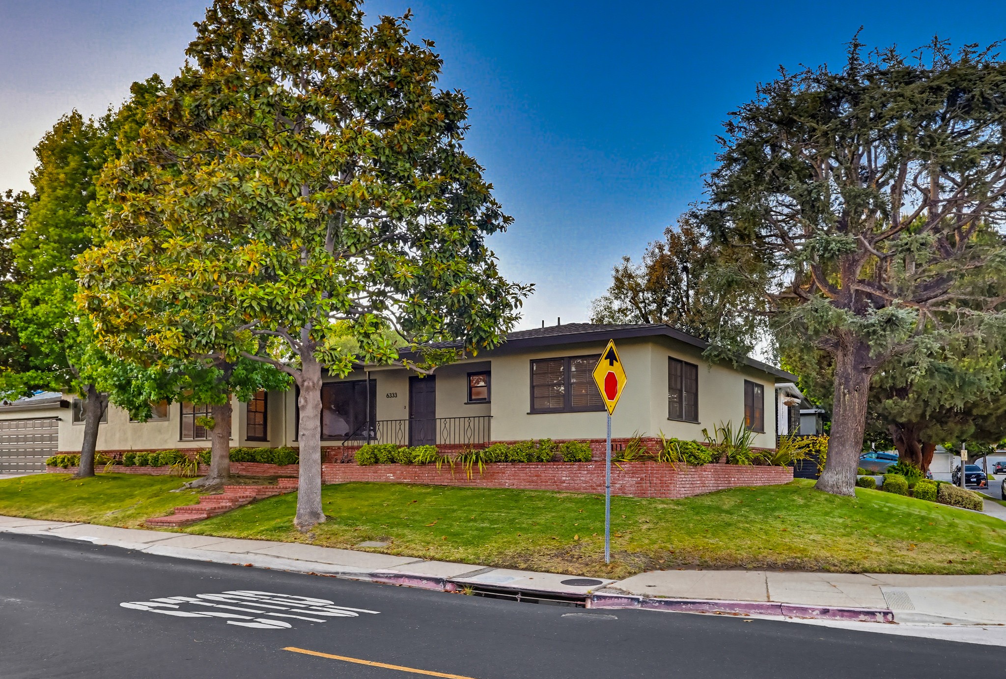 Virtual tour photo 3 of 101 for 6333 W 77th St