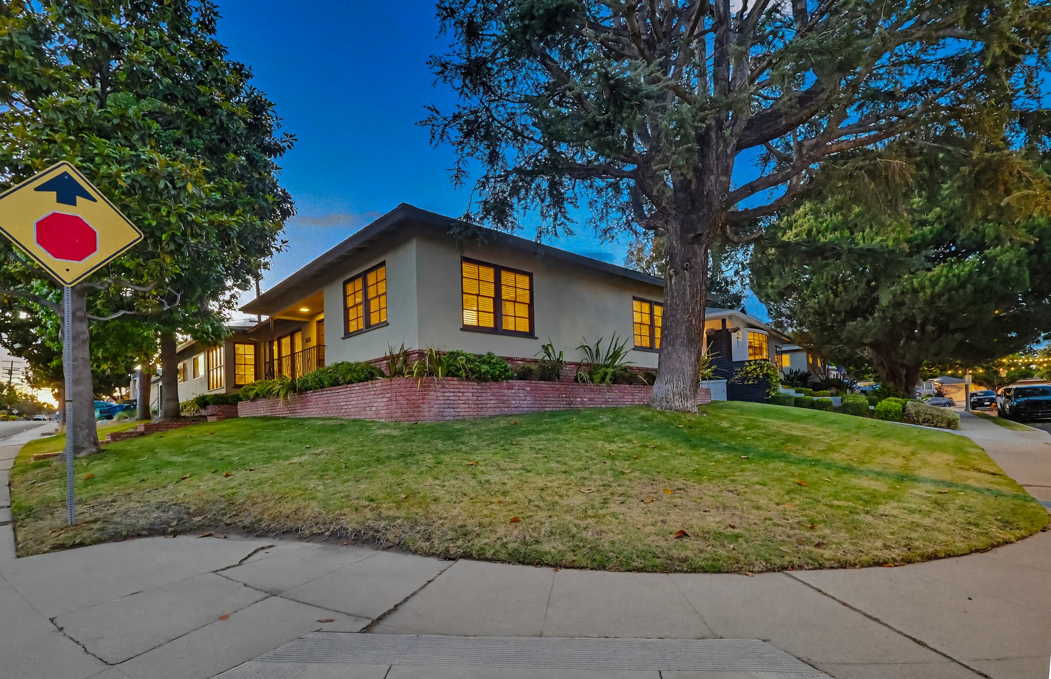 Virtual tour photo 4 of 101 for 6333 W 77th St