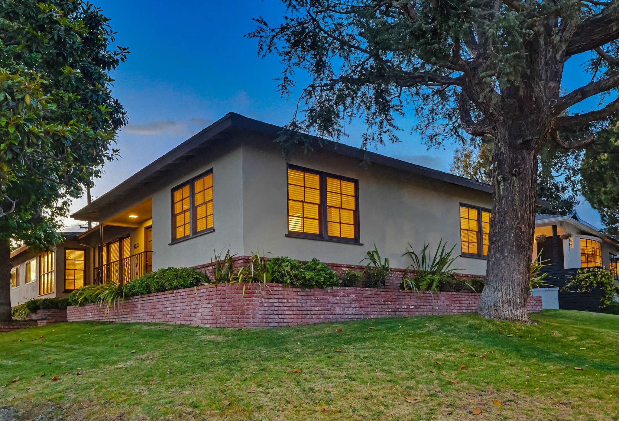 Virtual tour photo 5 of 101 for 6333 W 77th St