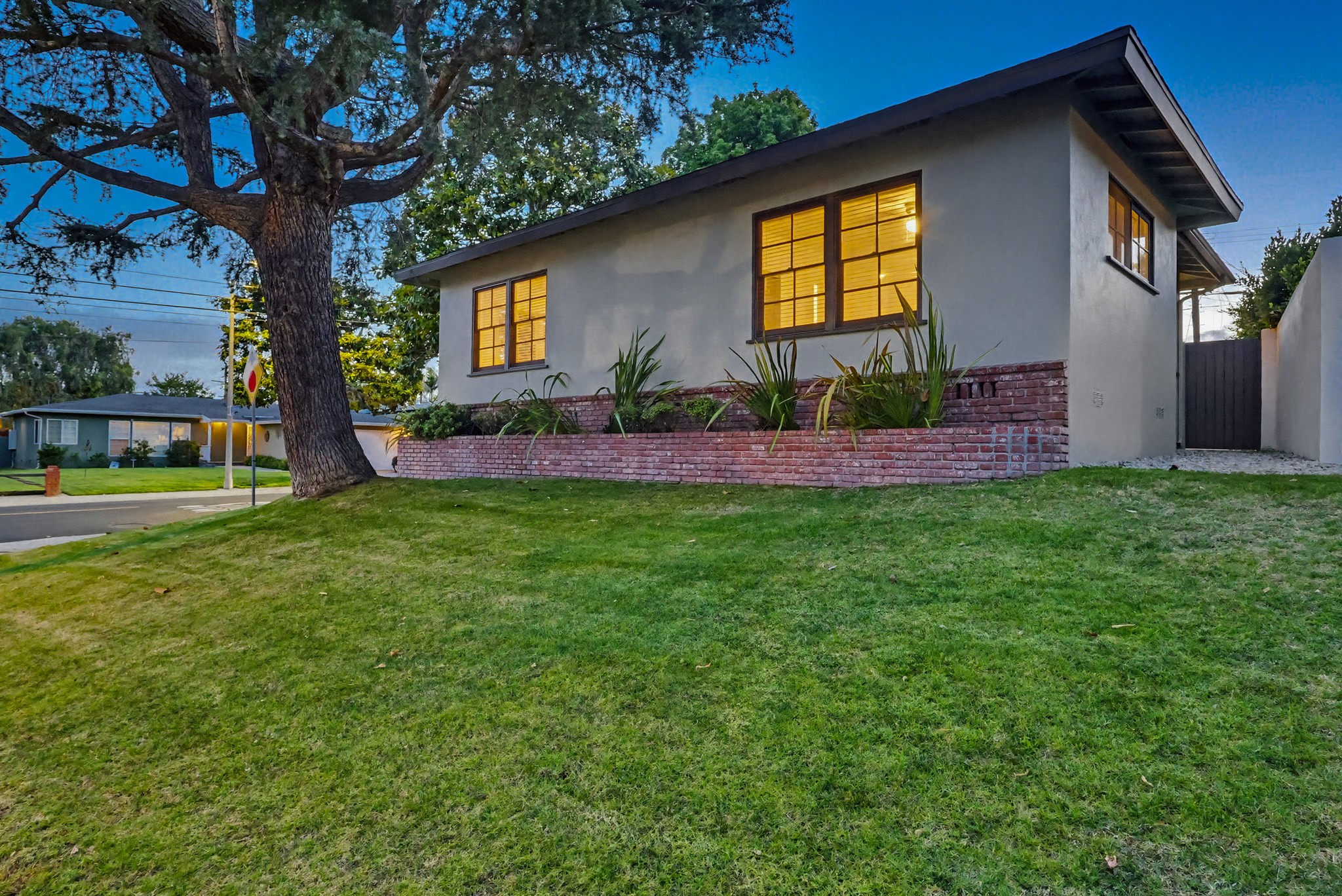 Virtual tour photo 6 of 101 for 6333 W 77th St