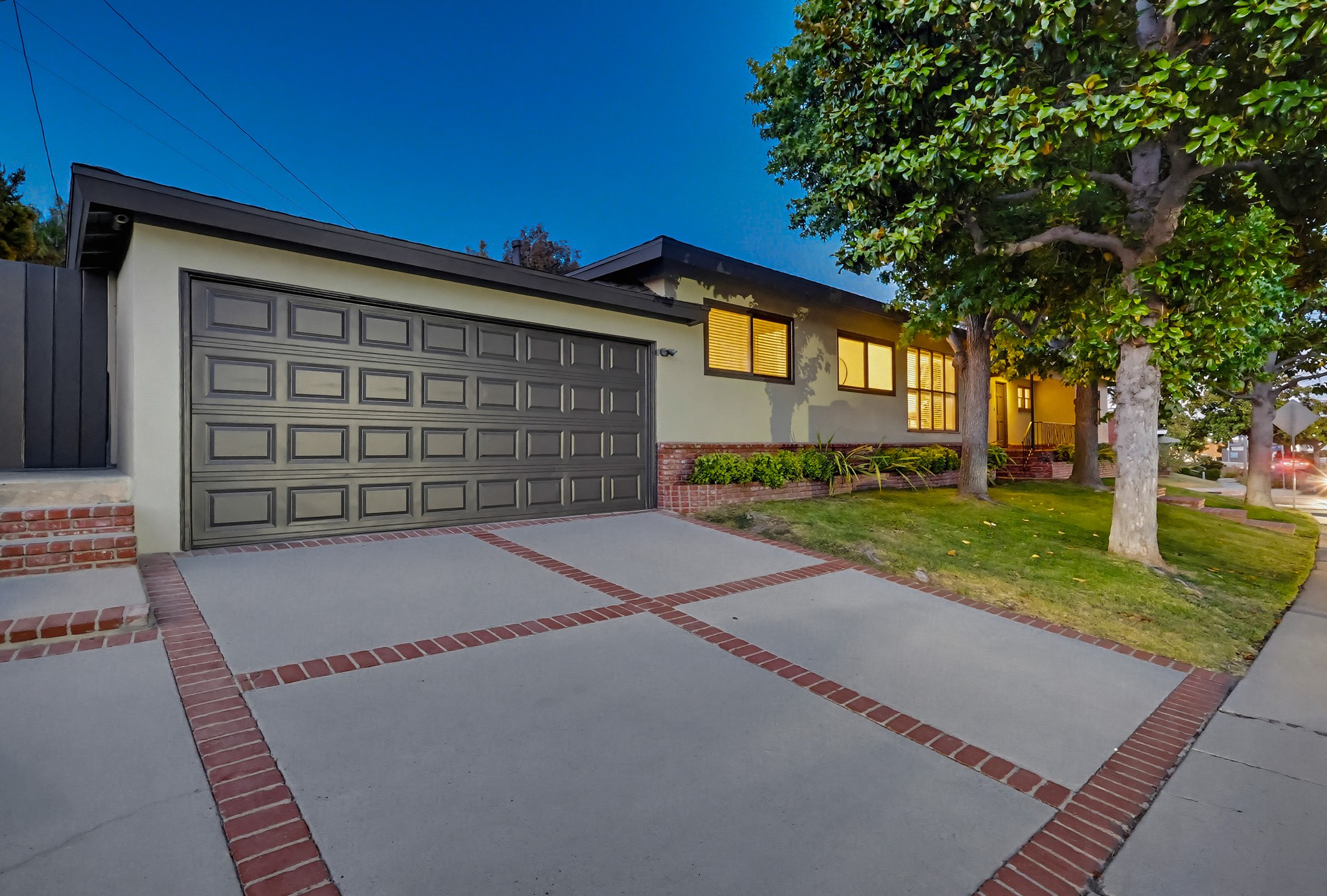 Virtual tour photo 8 of 101 for 6333 W 77th St