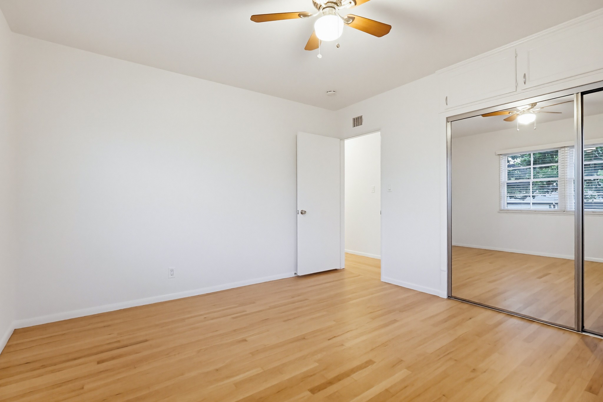Virtual tour photo 66 of 101 for 6333 W 77th St