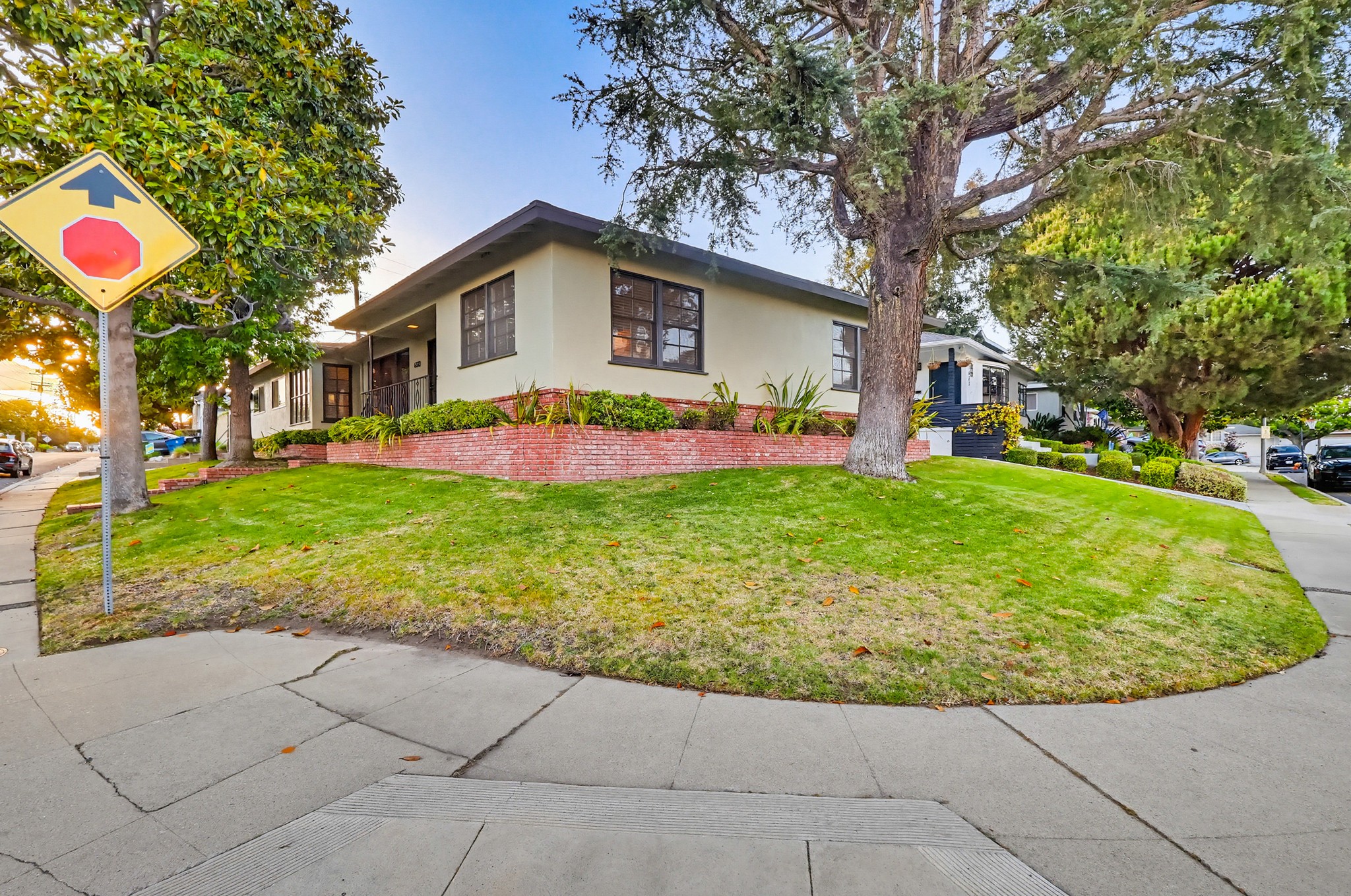 Virtual tour photo 86 of 101 for 6333 W 77th St