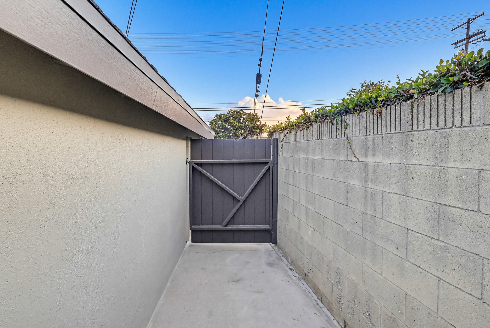 Virtual tour photo 102 of 101 for 6333 W 77th St