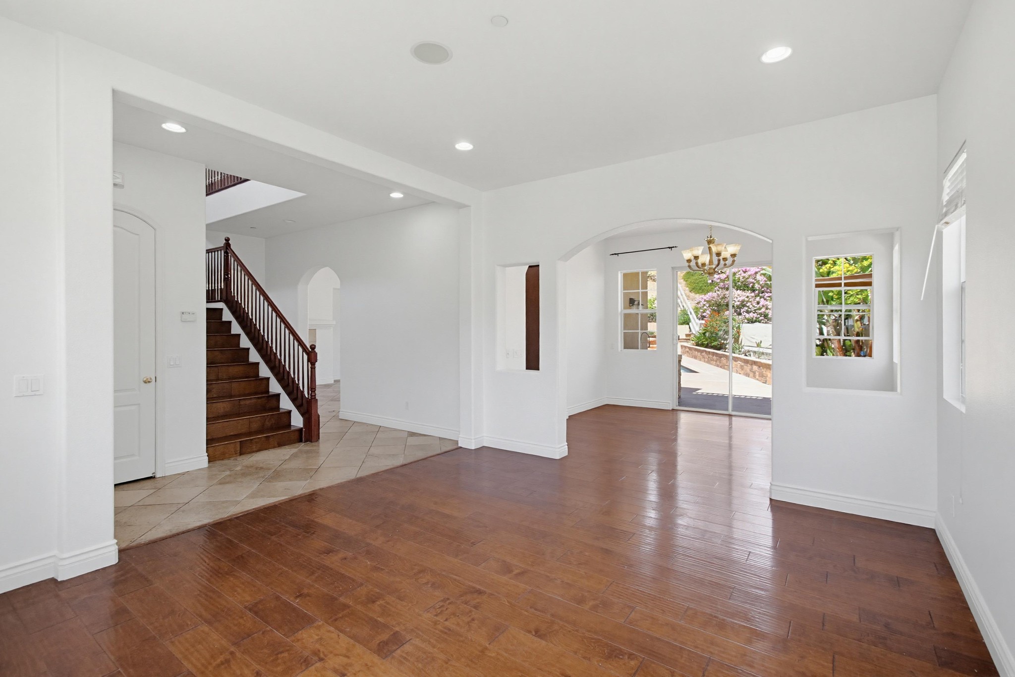 Virtual tour photo 9 of 72 for 637 Oak Glade Dr