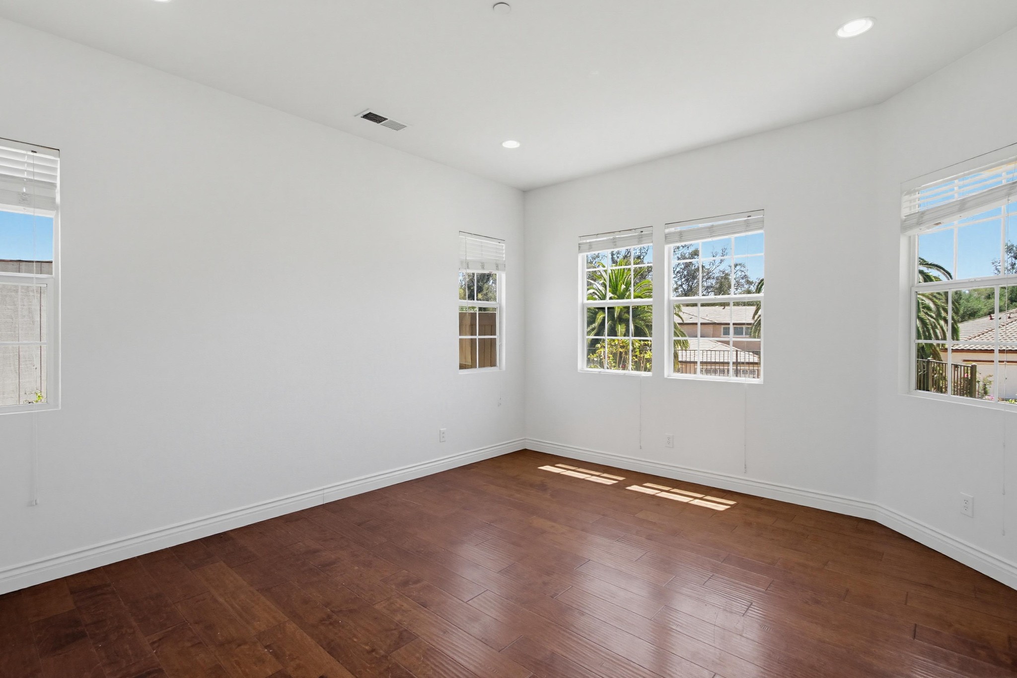 Virtual tour photo 11 of 72 for 637 Oak Glade Dr