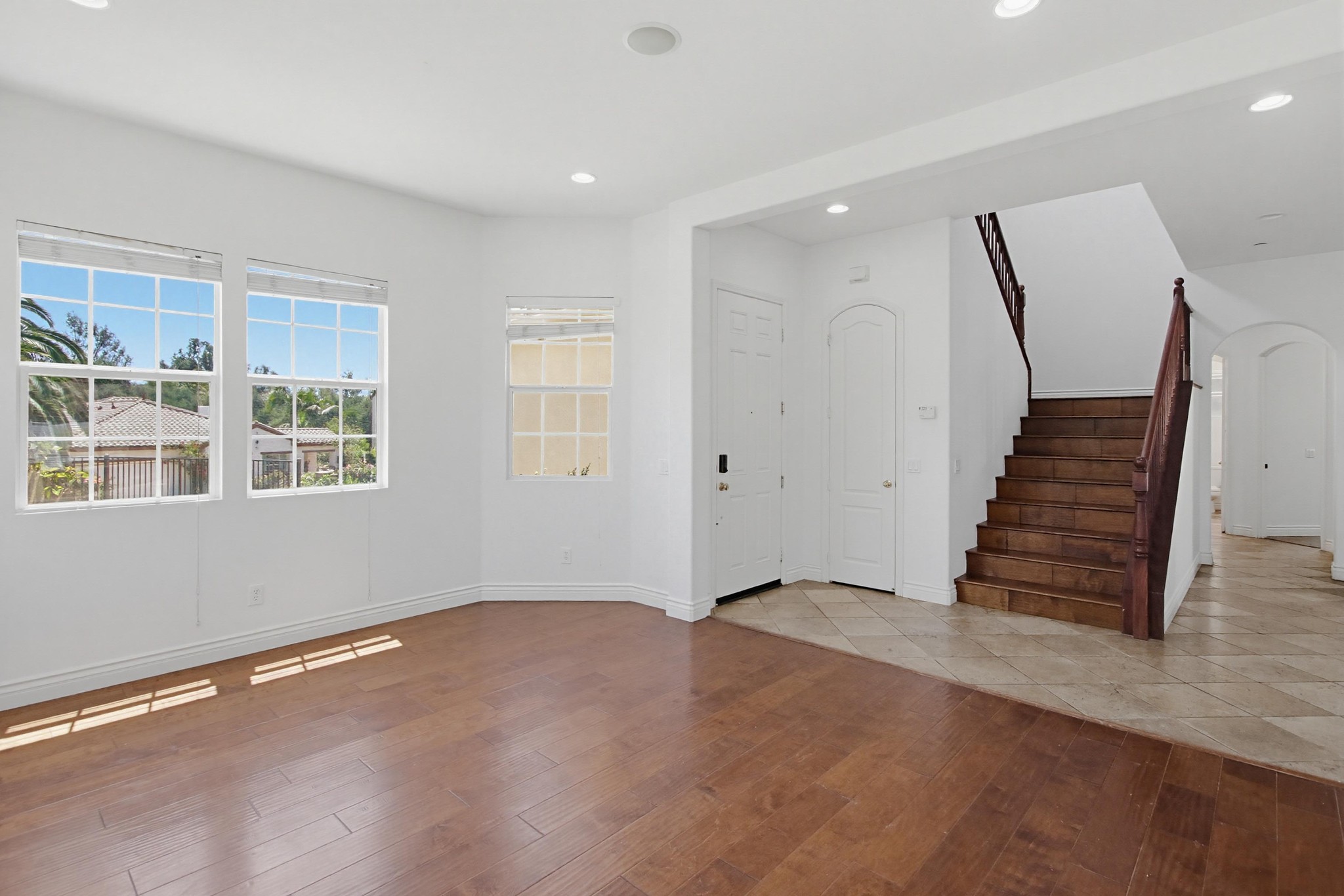 Virtual tour photo 12 of 72 for 637 Oak Glade Dr
