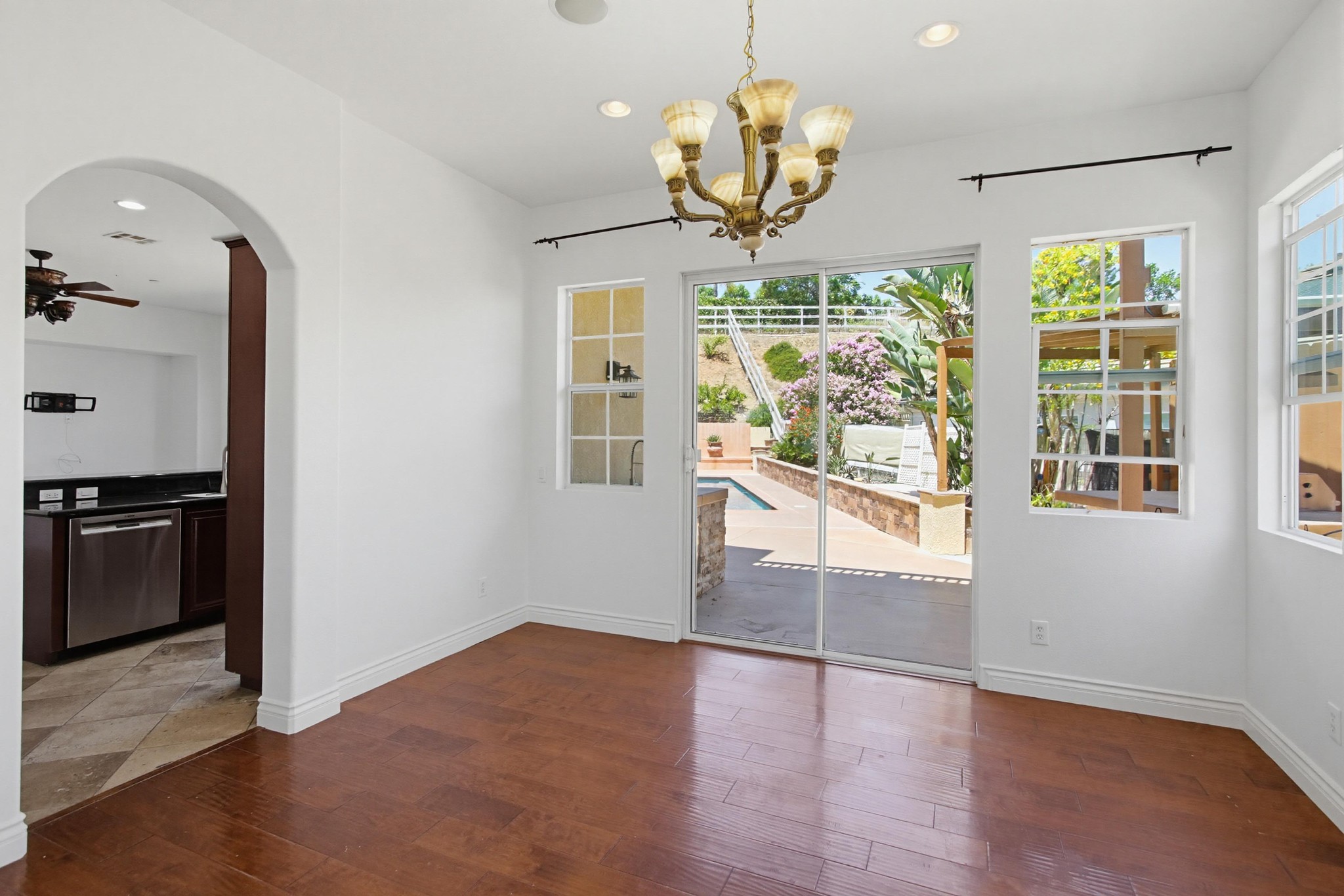 Virtual tour photo 13 of 72 for 637 Oak Glade Dr