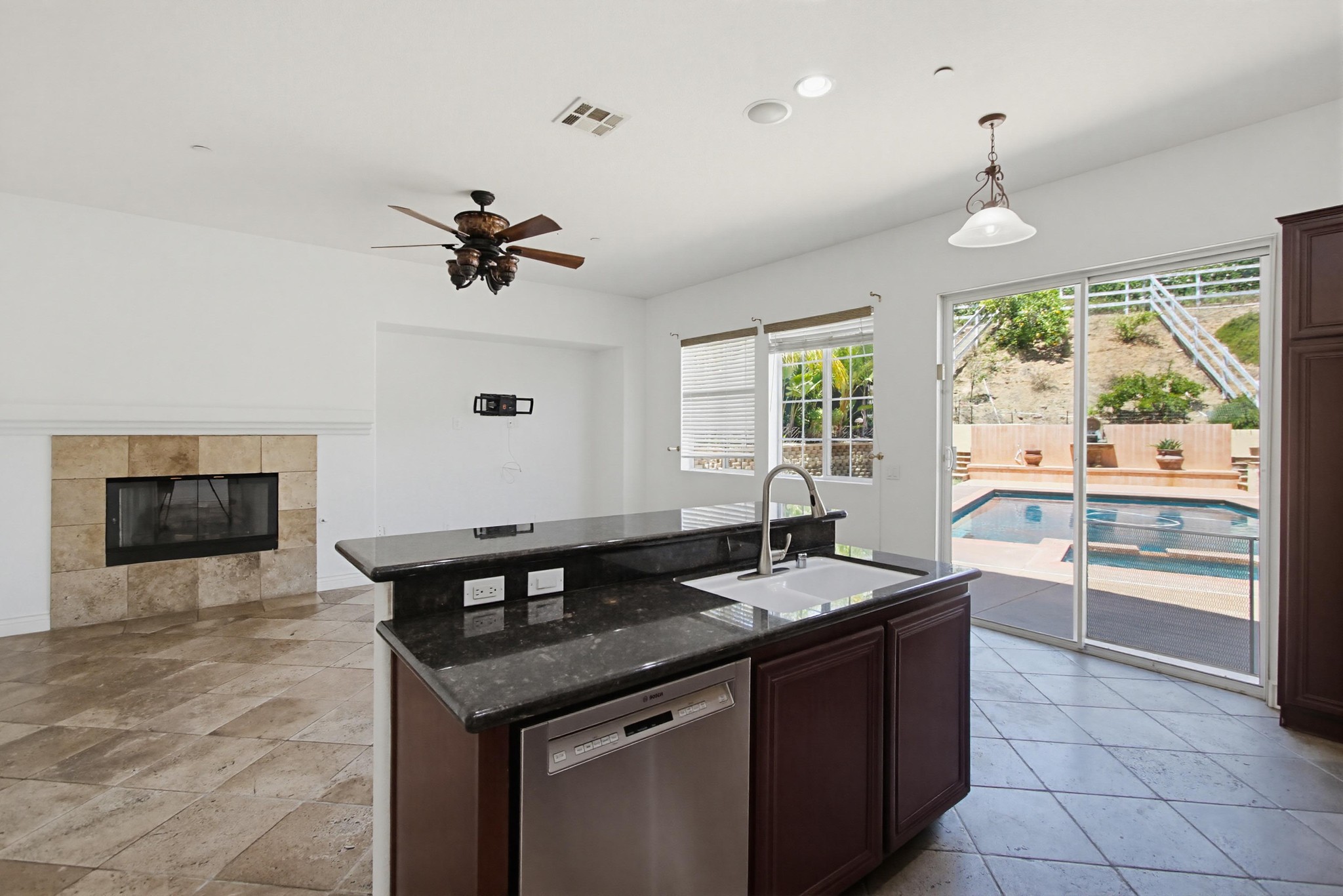 Virtual tour photo 15 of 72 for 637 Oak Glade Dr