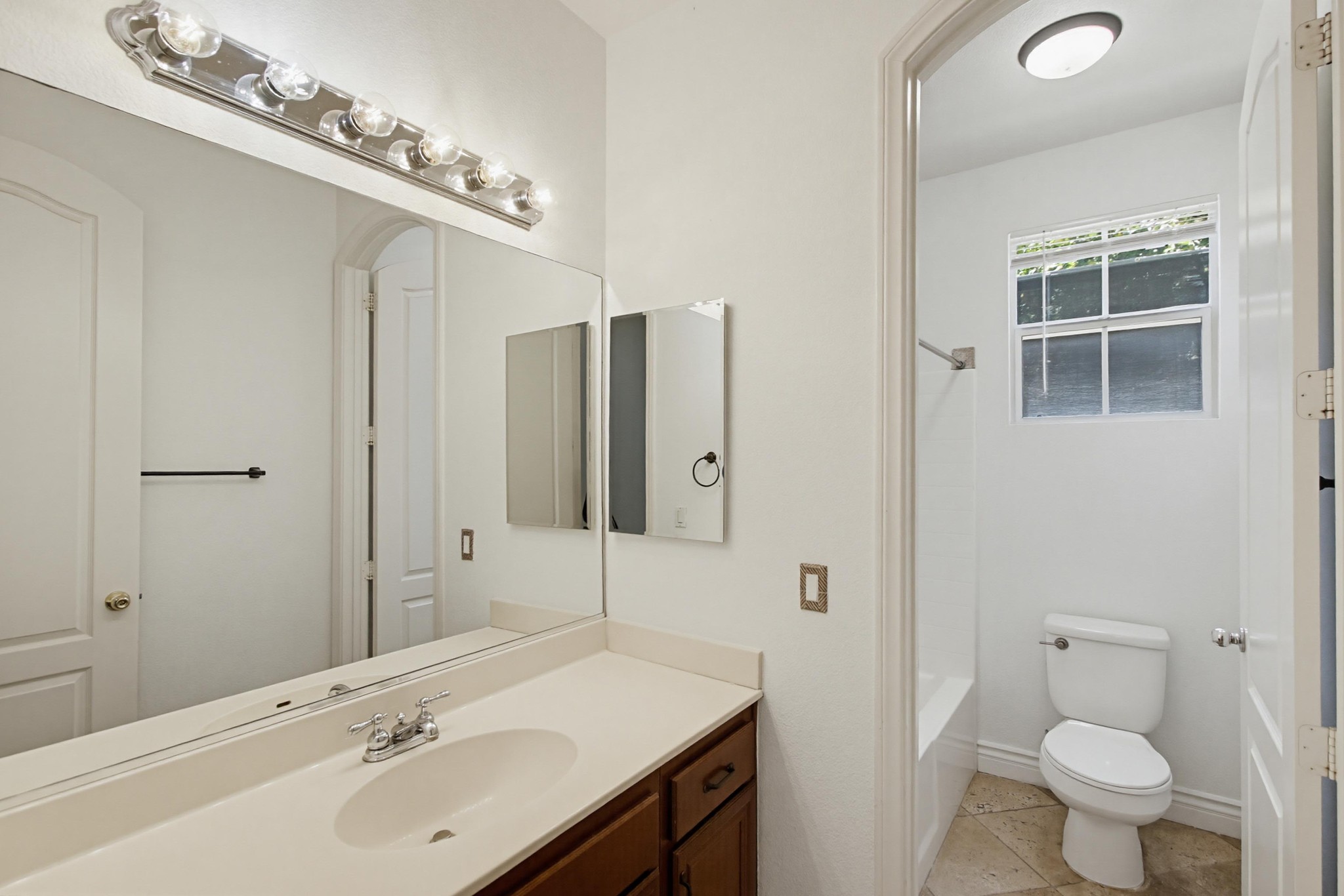 Virtual tour photo 22 of 72 for 637 Oak Glade Dr