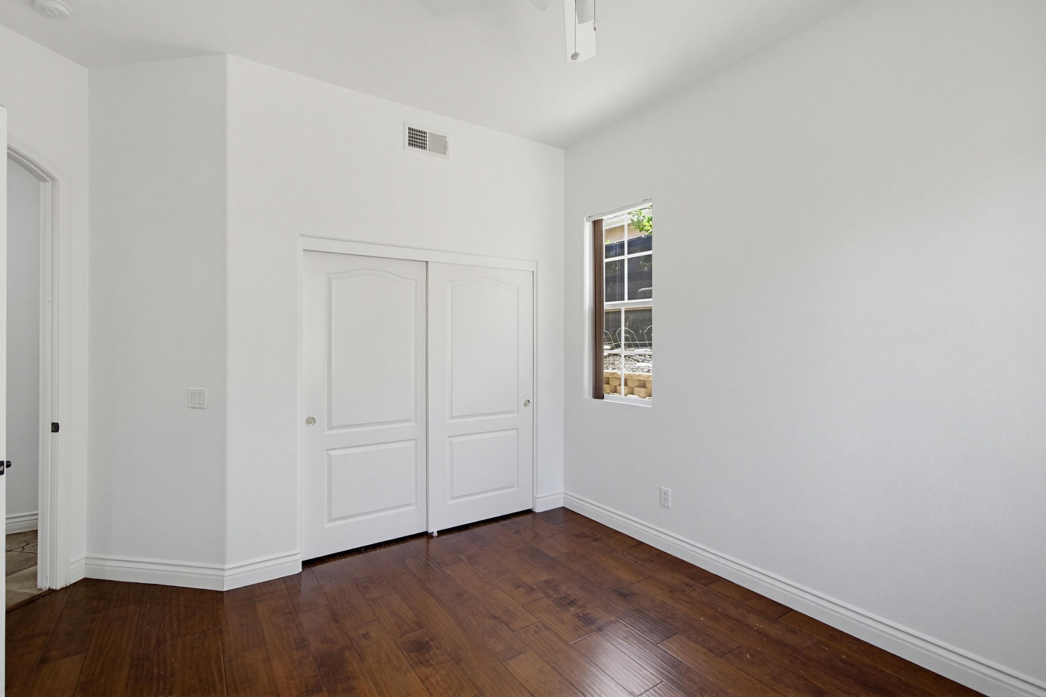 Virtual tour photo 25 of 72 for 637 Oak Glade Dr