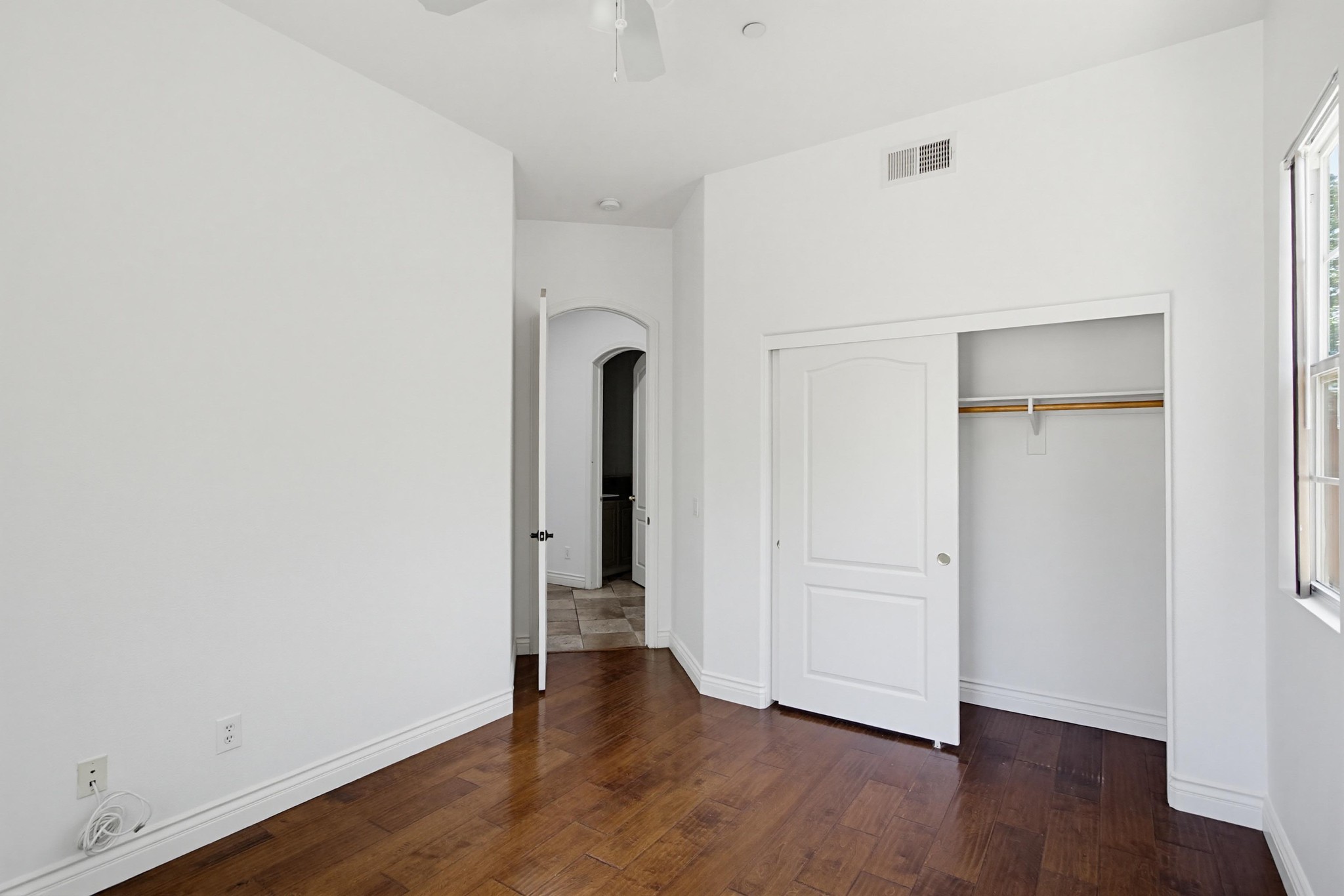 Virtual tour photo 26 of 72 for 637 Oak Glade Dr
