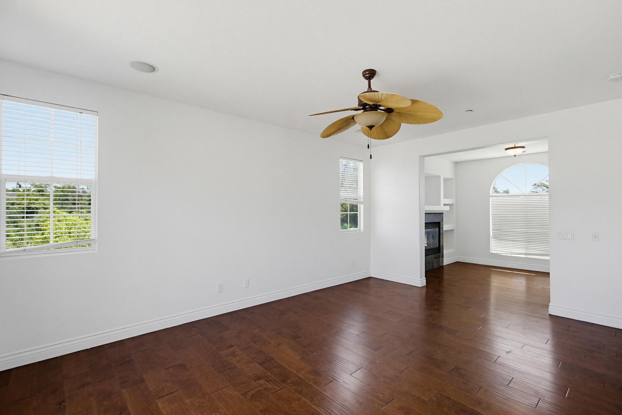 Virtual tour photo 32 of 72 for 637 Oak Glade Dr