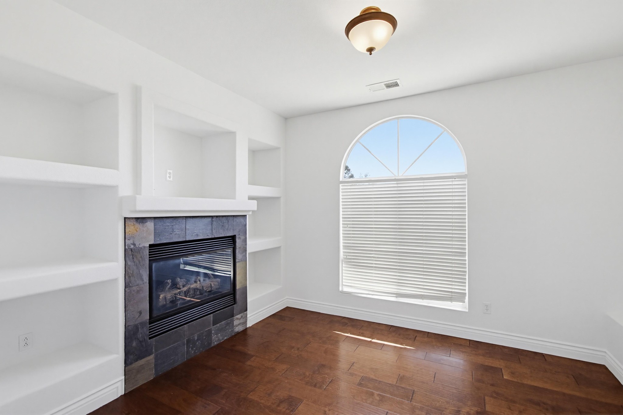 Virtual tour photo 33 of 72 for 637 Oak Glade Dr