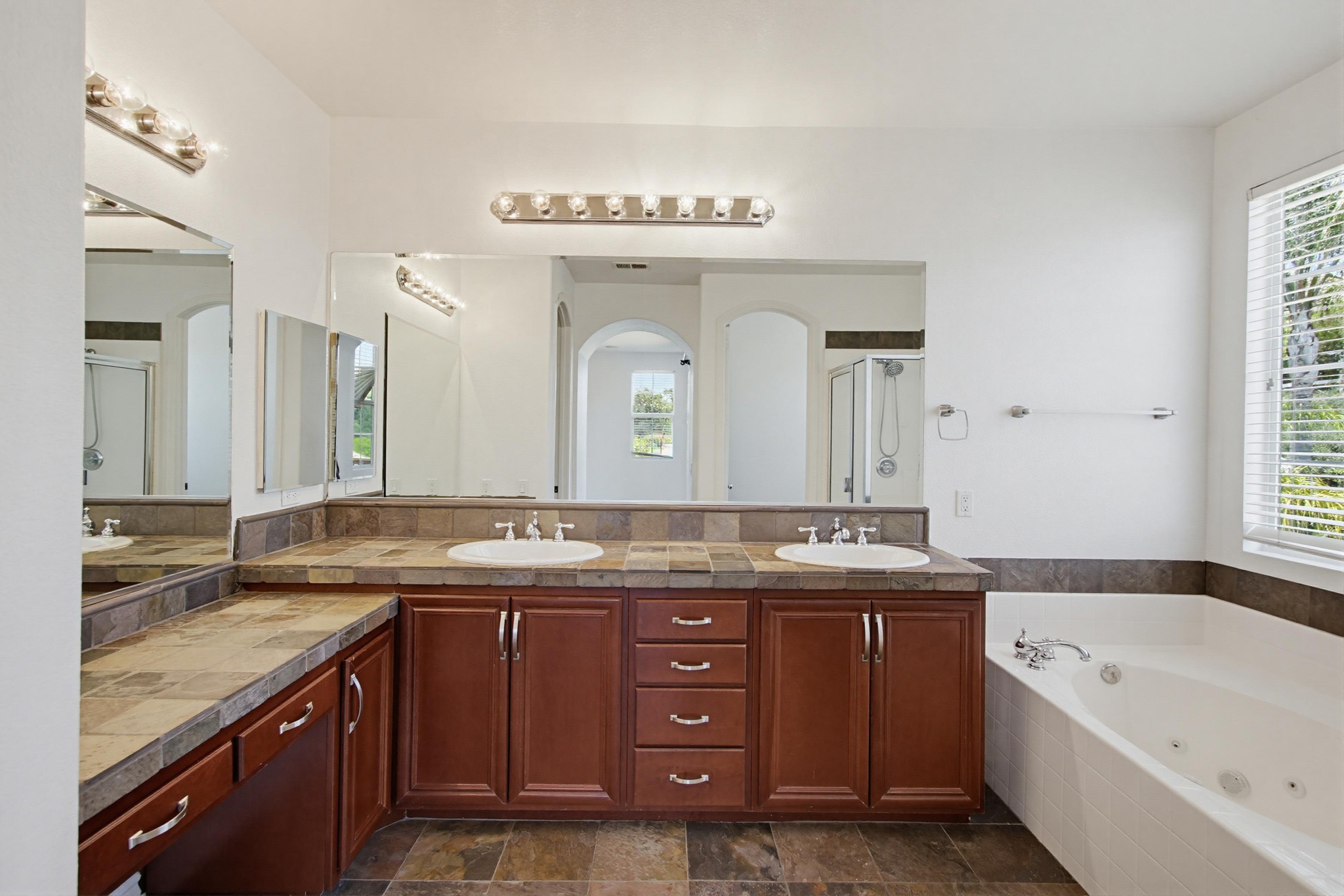 Virtual tour photo 35 of 72 for 637 Oak Glade Dr