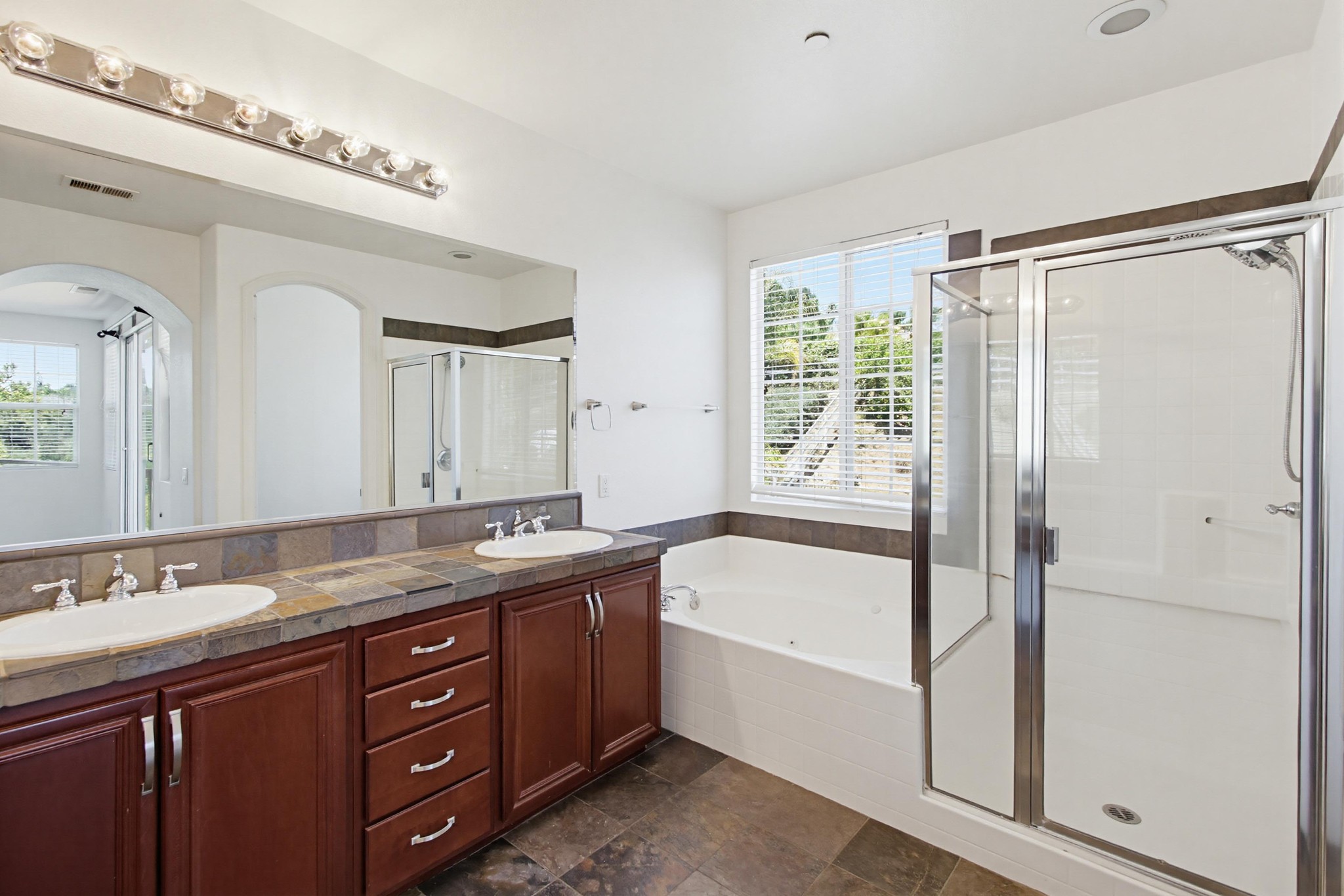 Virtual tour photo 36 of 72 for 637 Oak Glade Dr