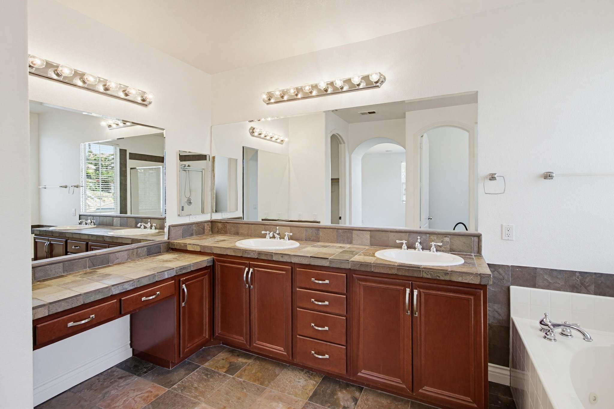 Virtual tour photo 37 of 72 for 637 Oak Glade Dr