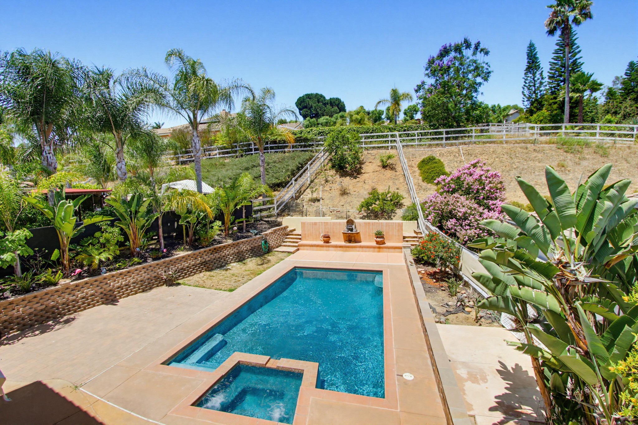 Virtual tour photo 44 of 72 for 637 Oak Glade Dr