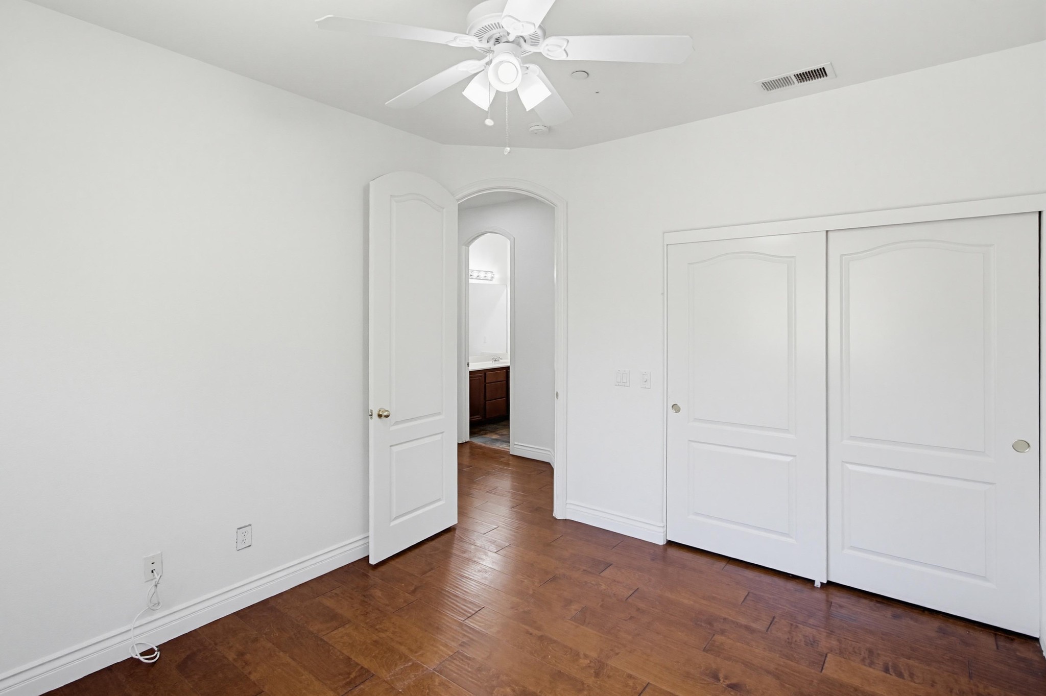Virtual tour photo 55 of 72 for 637 Oak Glade Dr