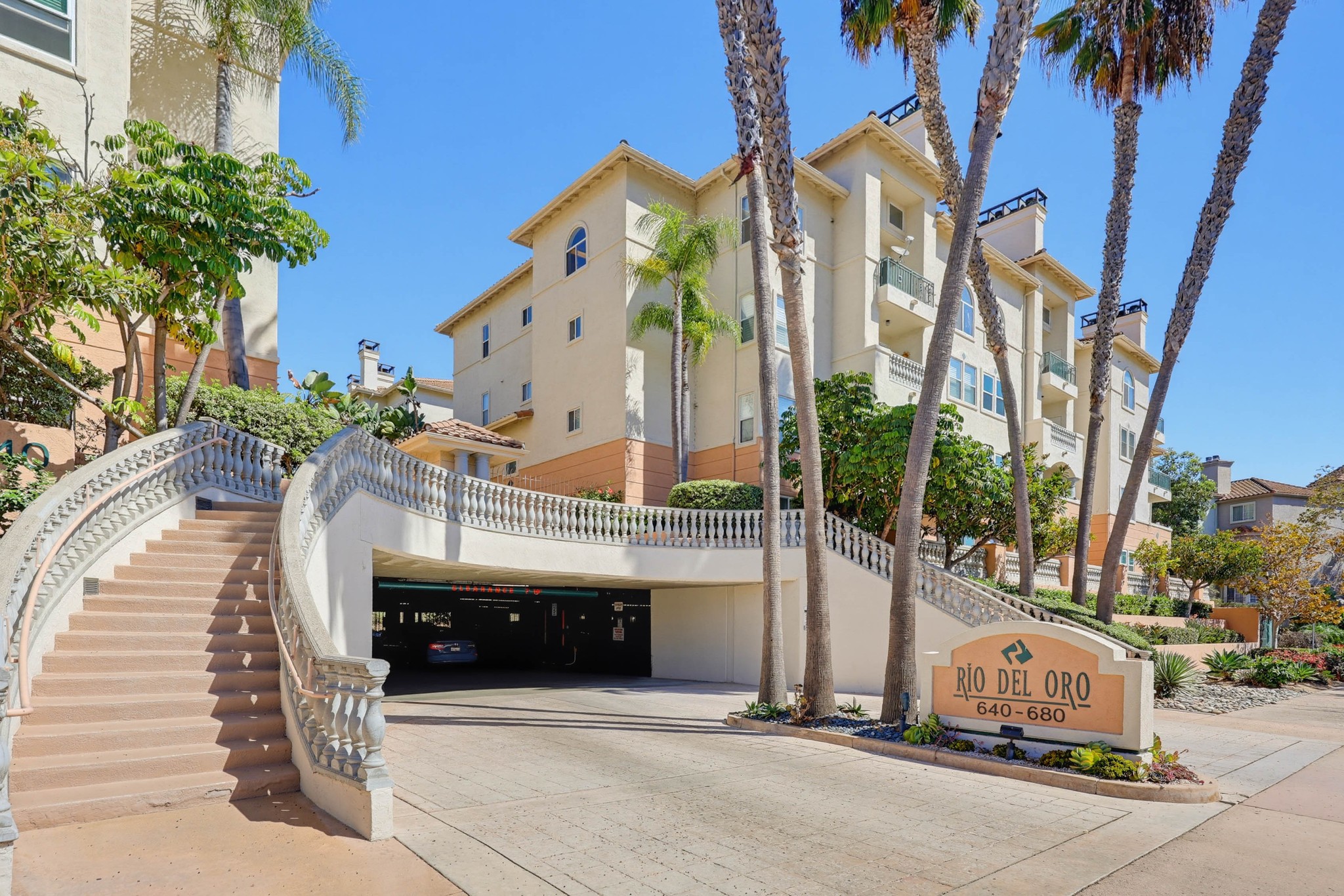 Virtual tour photo 1 of 113 for 640 Camino De La Reina #1115