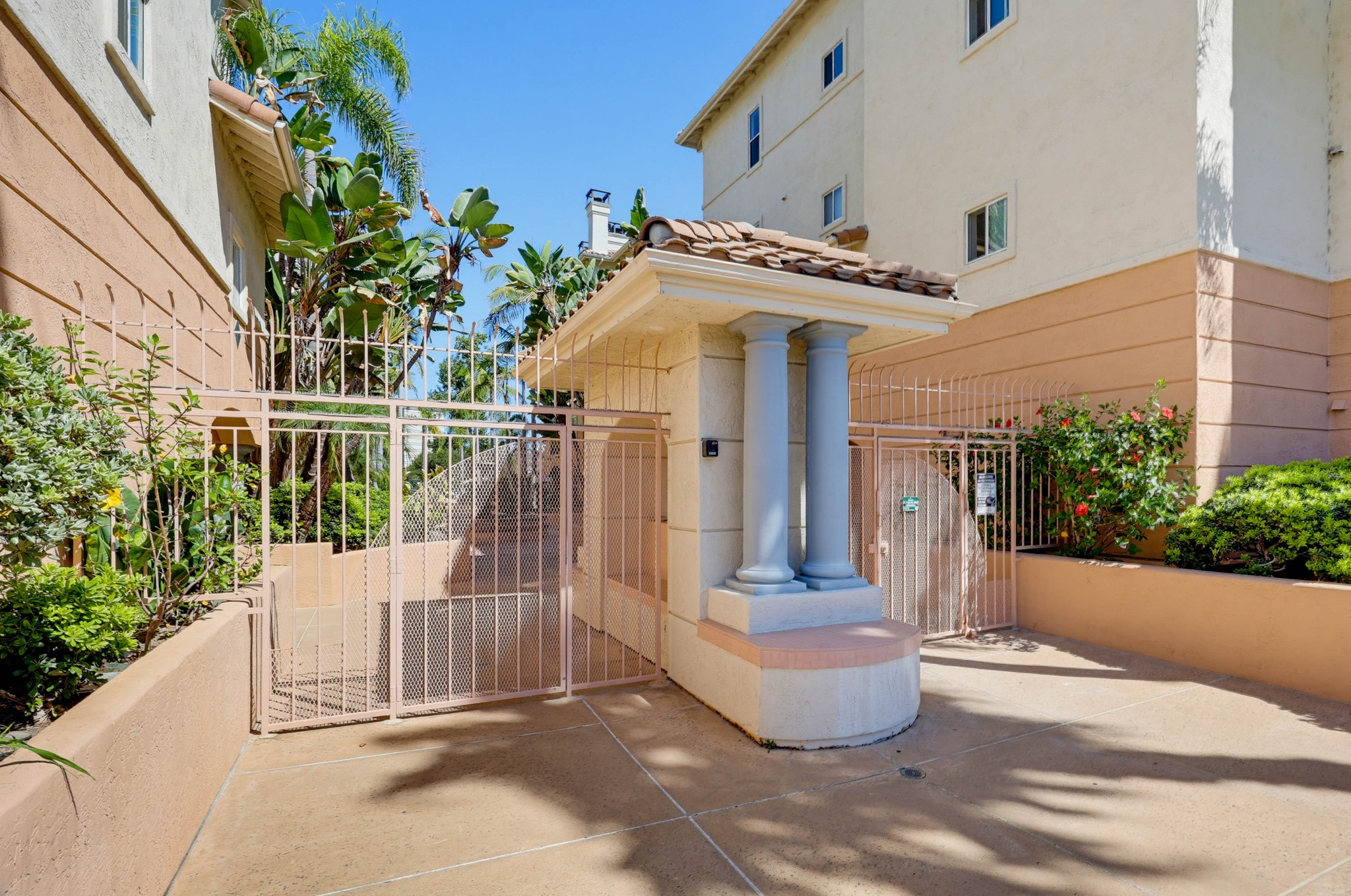Virtual tour photo 9 of 113 for 640 Camino De La Reina #1115