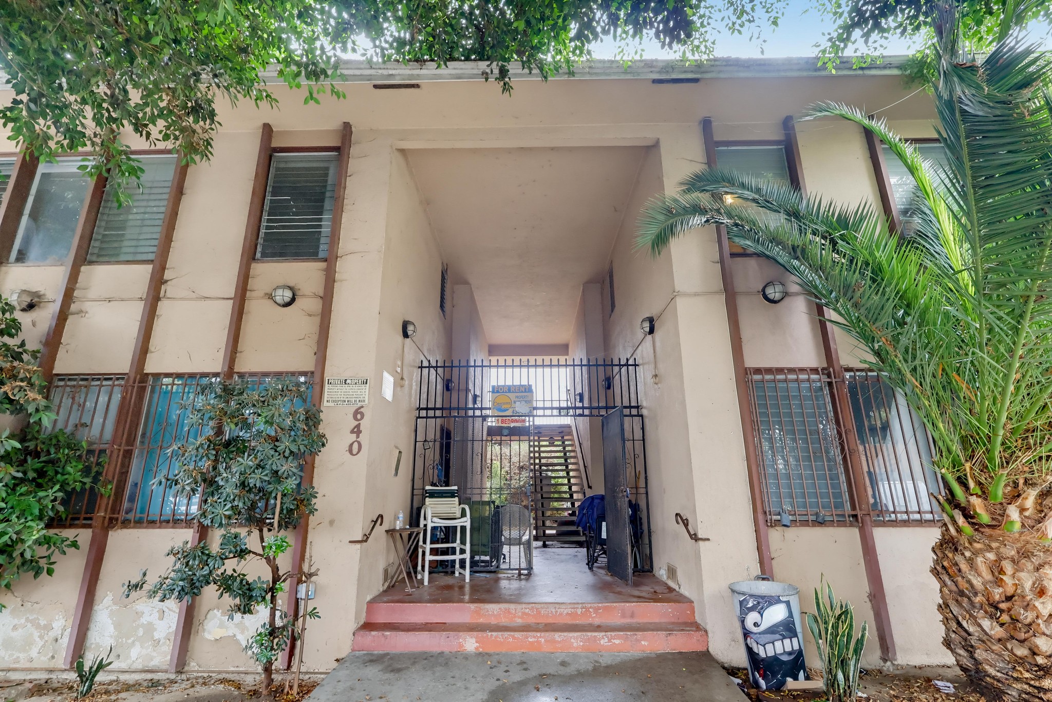 Virtual tour photo 1 of 35 for 640 Elm Ave Apt 11