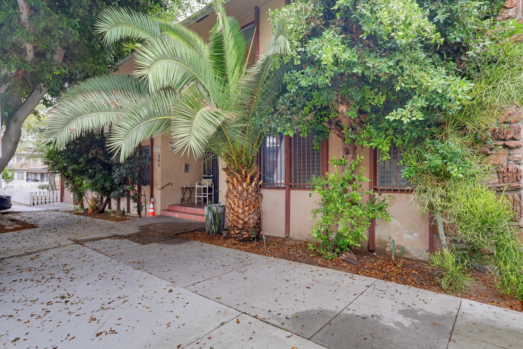 Virtual tour photo 4 of 35 for 640 Elm Ave Apt 11