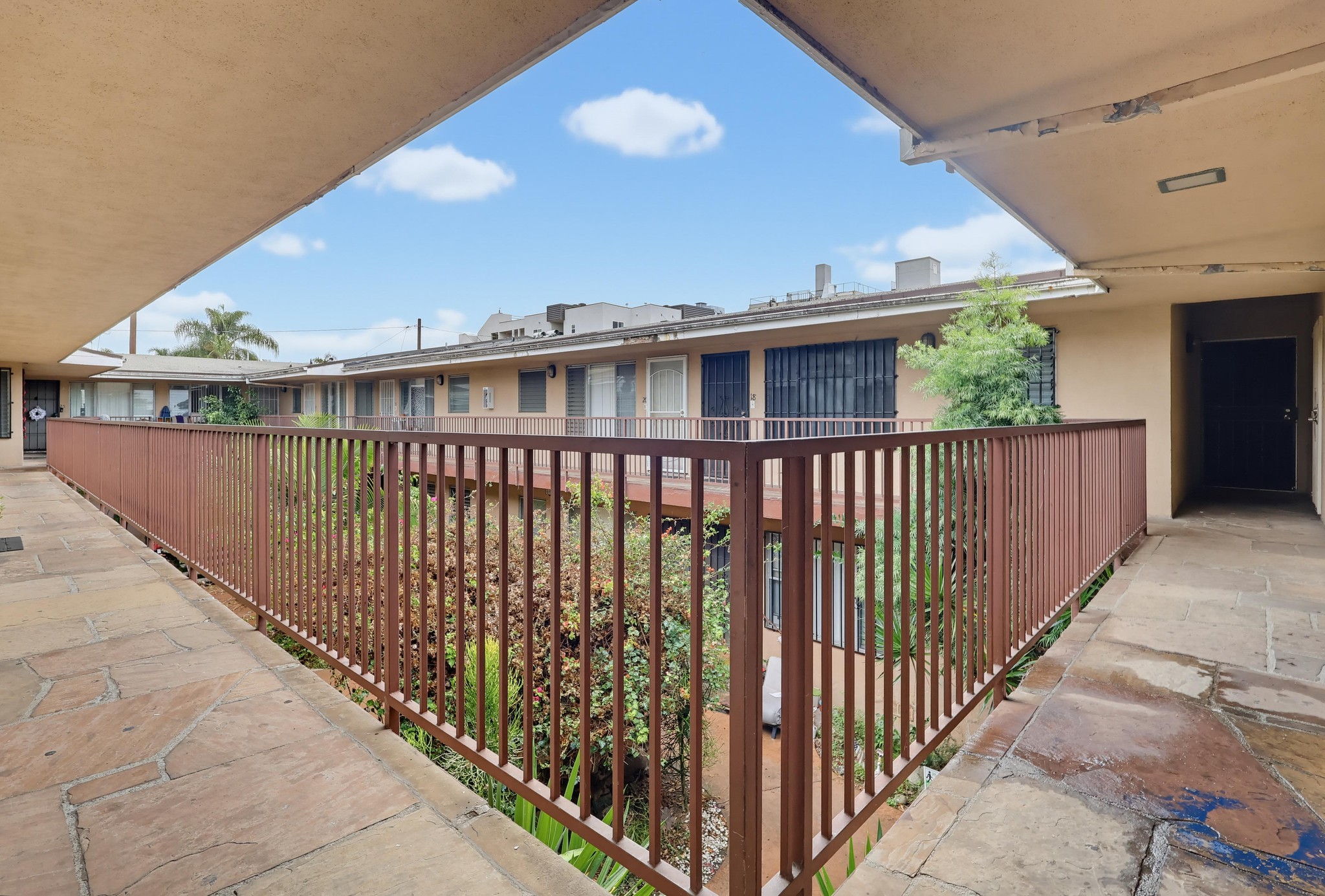 Virtual tour photo 5 of 35 for 640 Elm Ave Apt 11