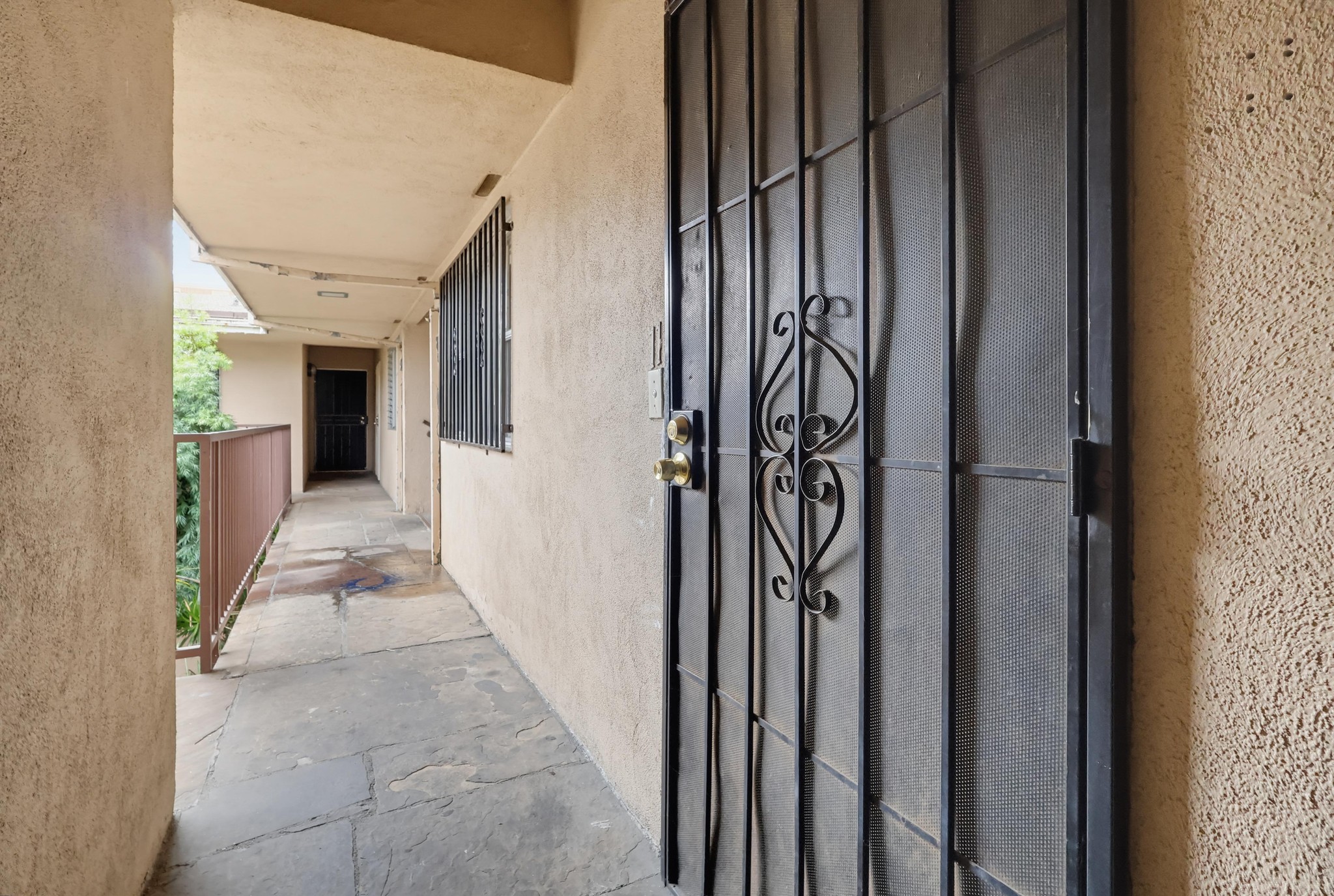 Virtual tour photo 7 of 35 for 640 Elm Ave Apt 11