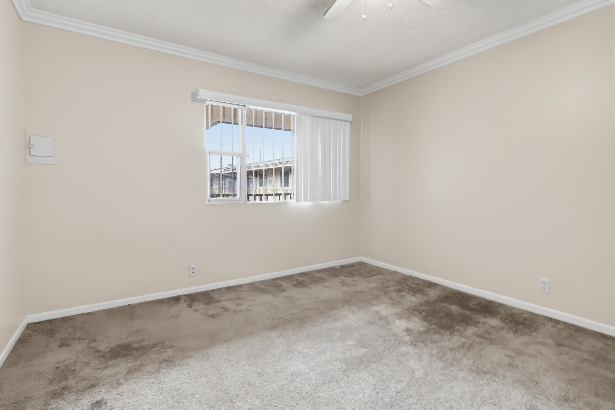 Virtual tour photo 9 of 35 for 640 Elm Ave Apt 11