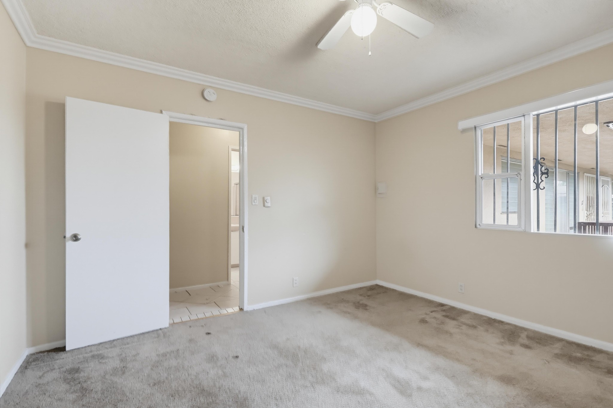 Virtual tour photo 10 of 35 for 640 Elm Ave Apt 11
