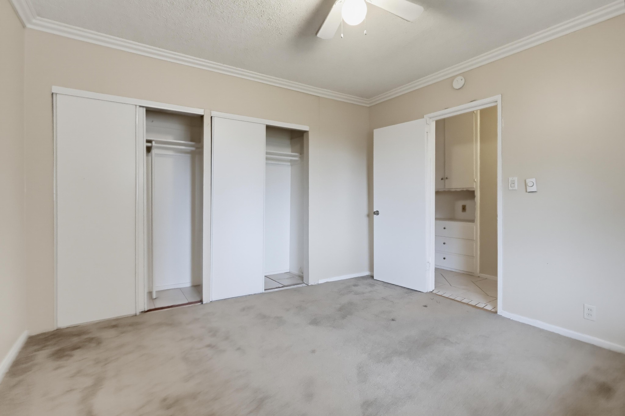 Virtual tour photo 11 of 35 for 640 Elm Ave Apt 11