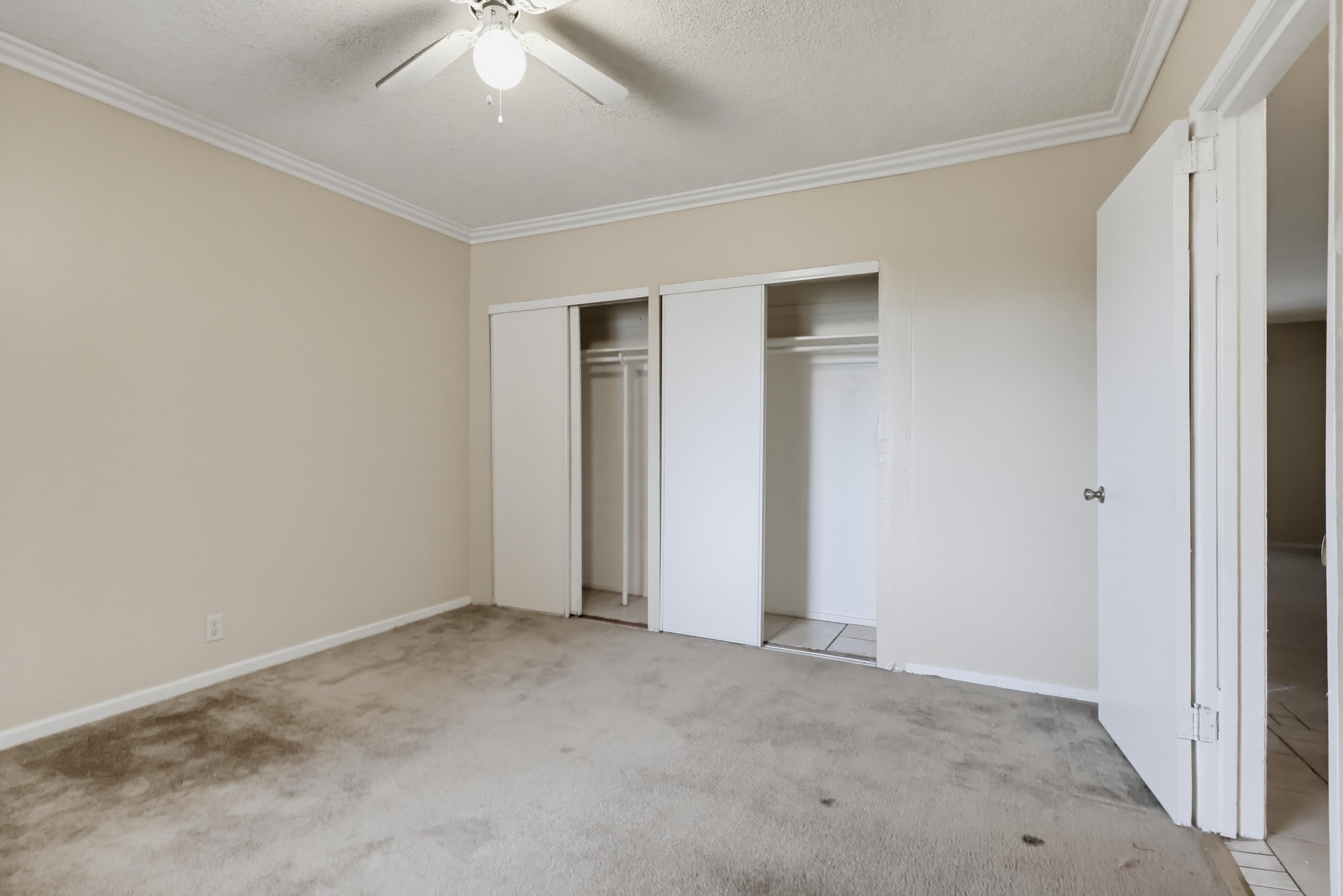 Virtual tour photo 12 of 35 for 640 Elm Ave Apt 11