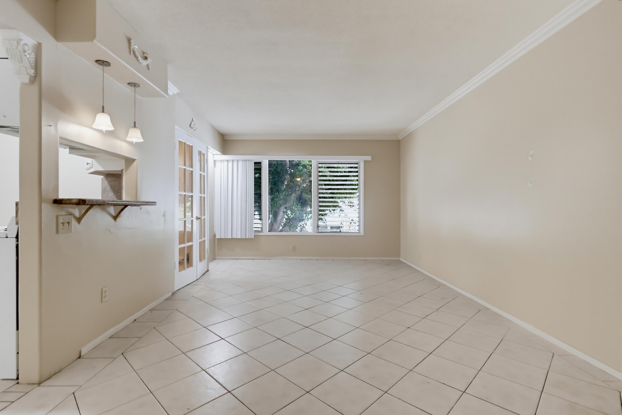Virtual tour photo 14 of 35 for 640 Elm Ave Apt 11
