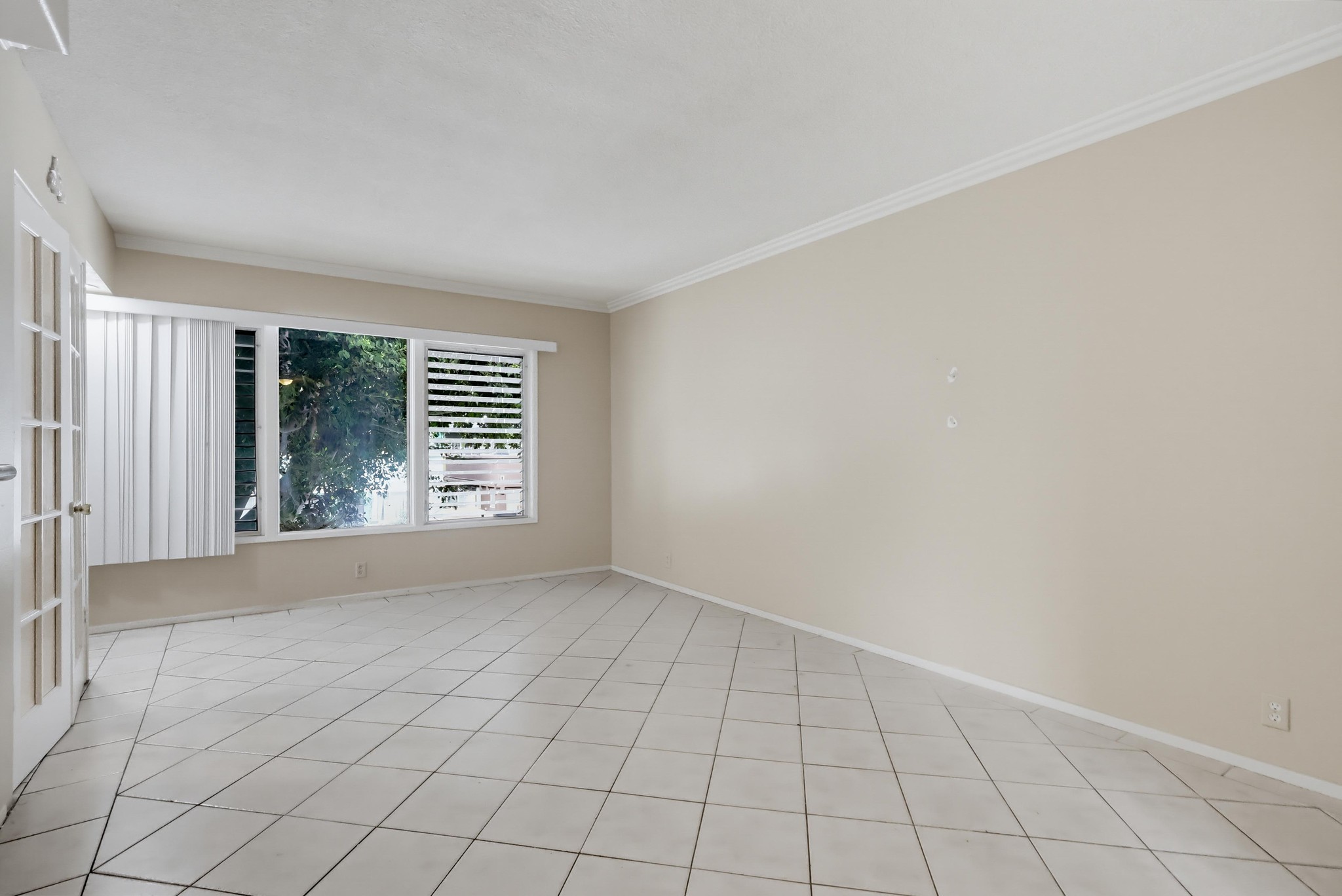 Virtual tour photo 16 of 35 for 640 Elm Ave Apt 11