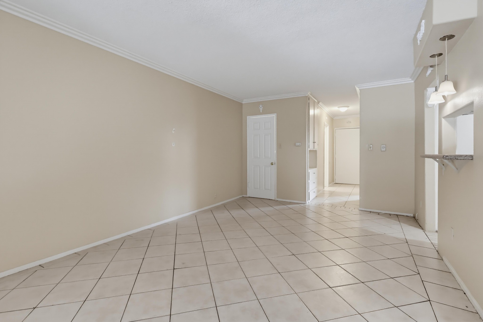 Virtual tour photo 17 of 35 for 640 Elm Ave Apt 11