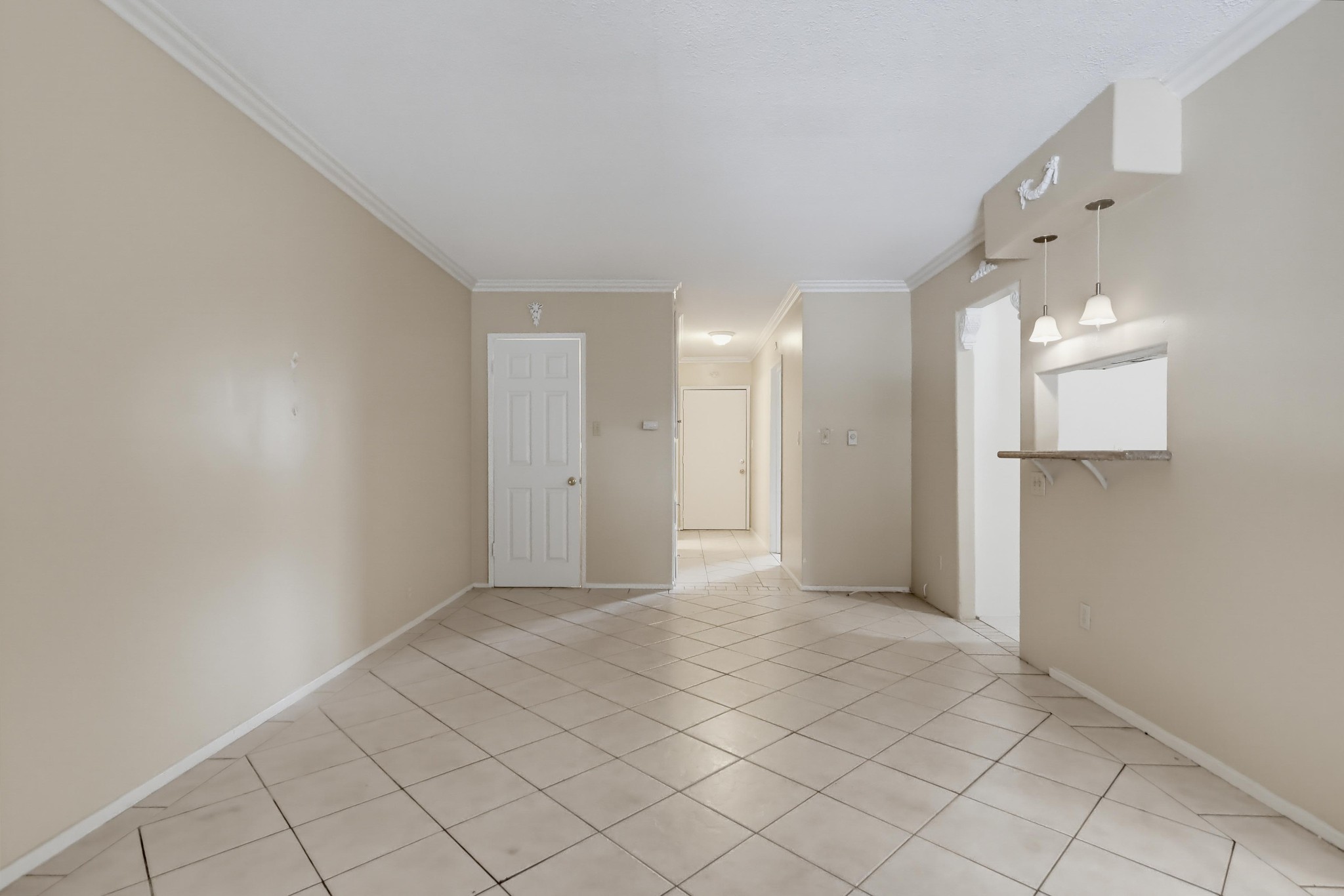 Virtual tour photo 18 of 35 for 640 Elm Ave Apt 11