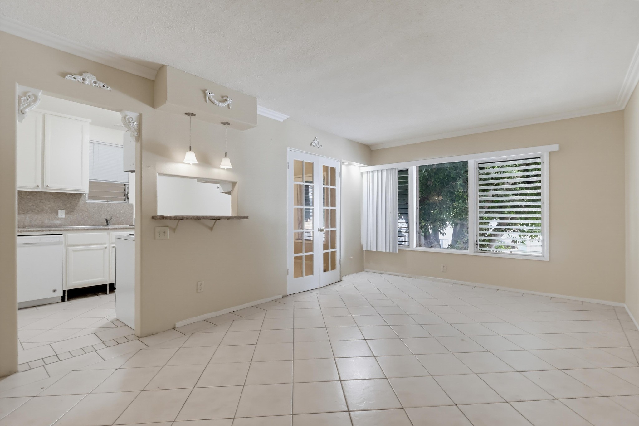 Virtual tour photo 20 of 35 for 640 Elm Ave Apt 11