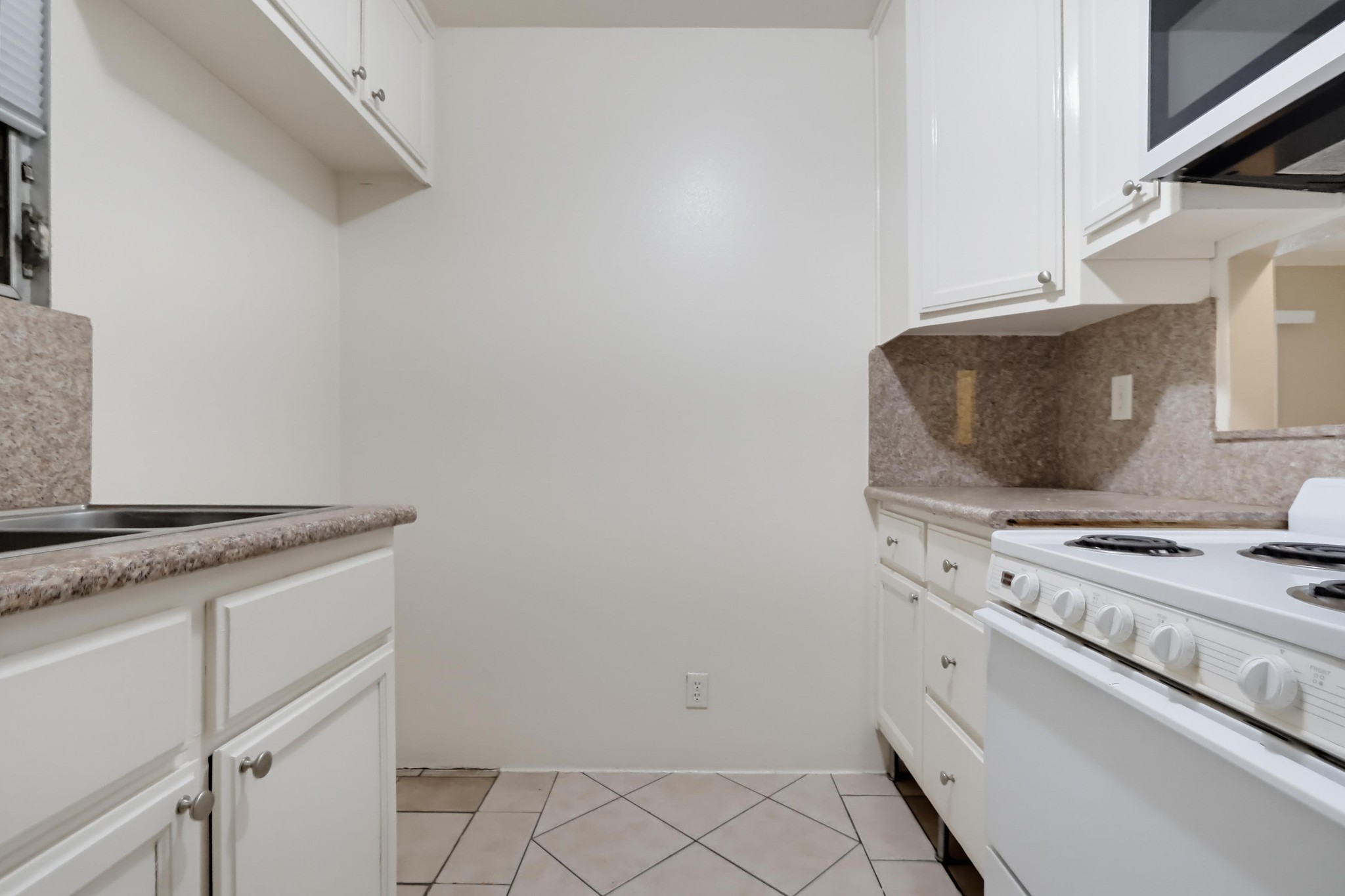 Virtual tour photo 22 of 35 for 640 Elm Ave Apt 11