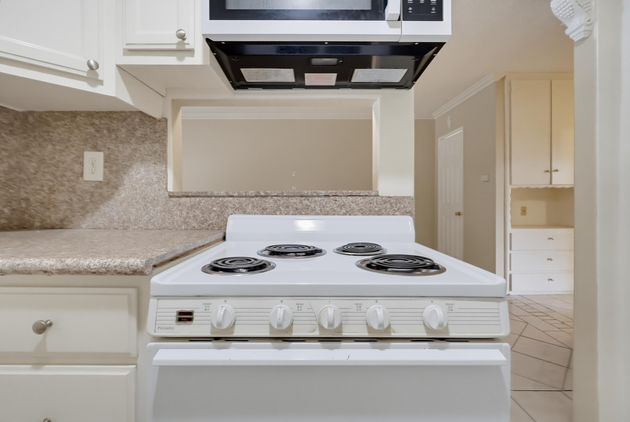 Virtual tour photo 24 of 35 for 640 Elm Ave Apt 11