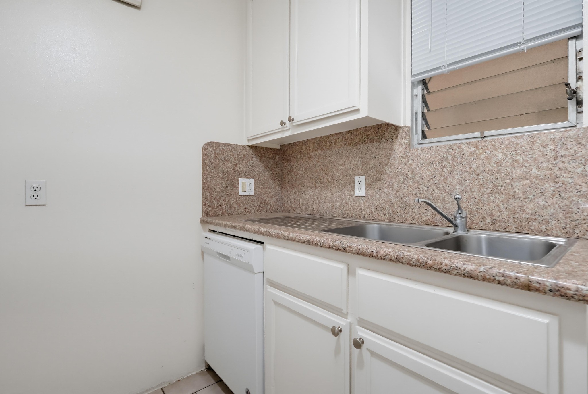Virtual tour photo 26 of 35 for 640 Elm Ave Apt 11